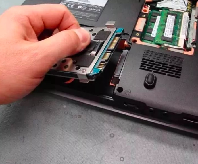 Замена жесткого диска на ноутбуке Замена жесткого диска на ноутбуке в Ивановском районе Москвы